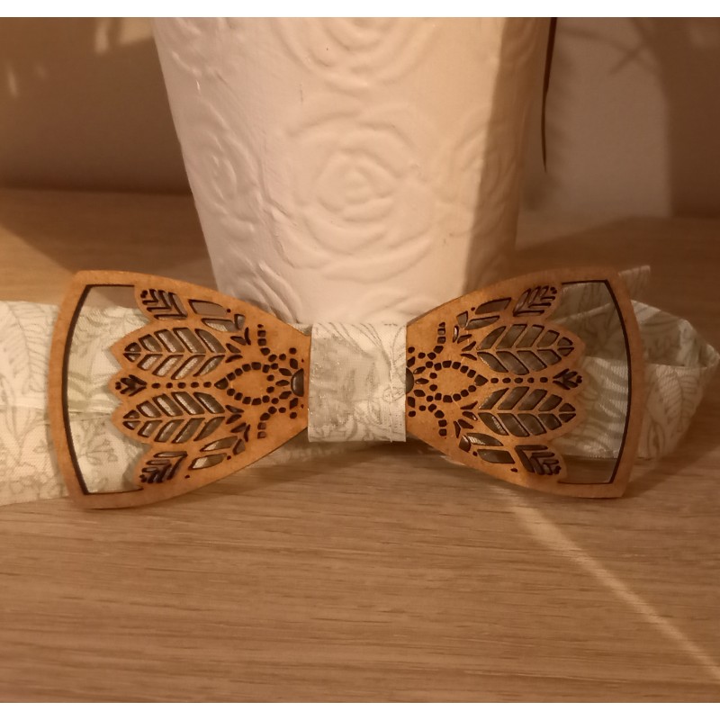 Noeud papillon feuillage